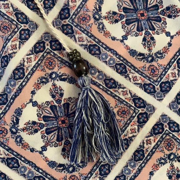 Pink and blue patterned sleeveless blouse - Picture 4 of 5